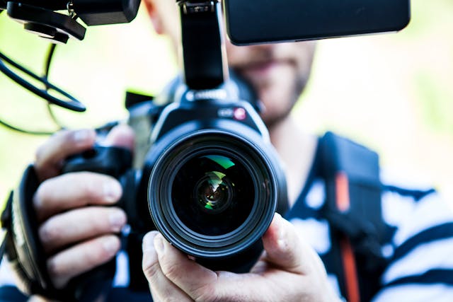 Jak skutecznie wykorzystać filmy reklamowe dla firm?
