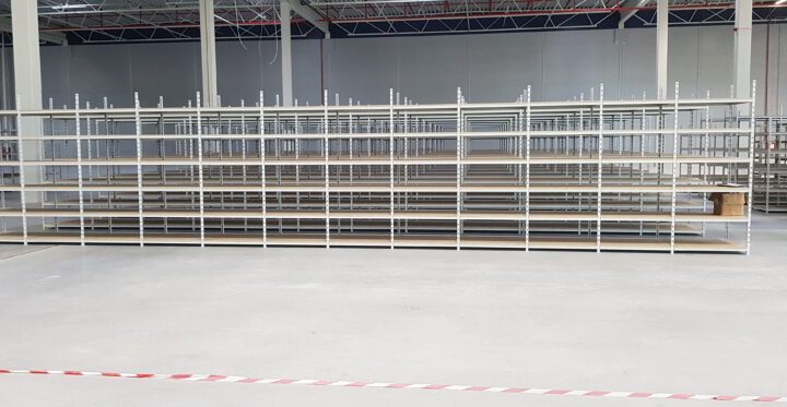 Regały magazynowe – jakie wybrać do nowoczesnego magazynu?