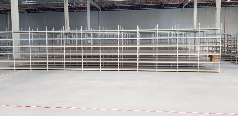 Regały magazynowe – jakie wybrać do nowoczesnego magazynu?