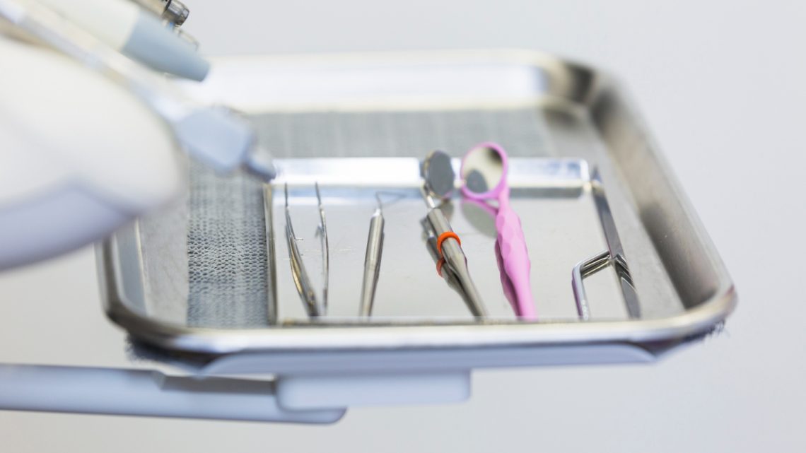 Jak profesjonalny sklep stomatologiczny wpływa na sukces współczesnej praktyki dentystycznej?