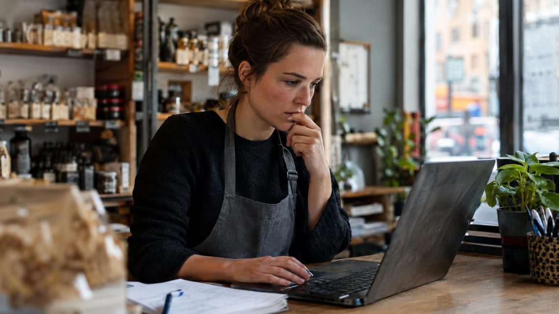 Samodzielne SEO lokalnej firmy: które problemy wymagają pomocy specjalisty?